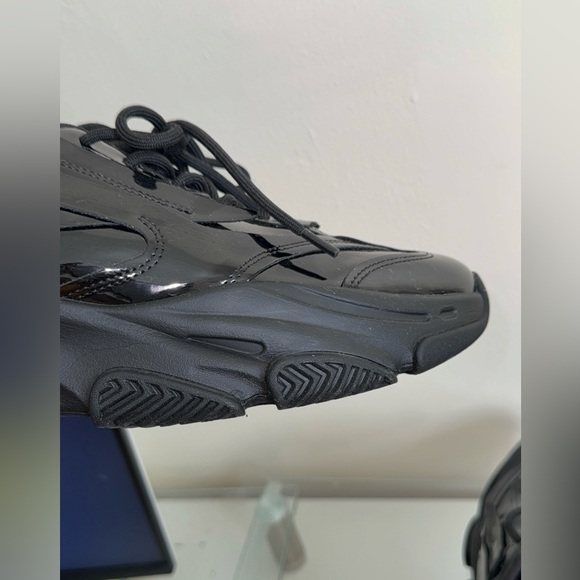 Steve Madden women’s possession black sneakers. Size 12M. - Picture 4 of 9